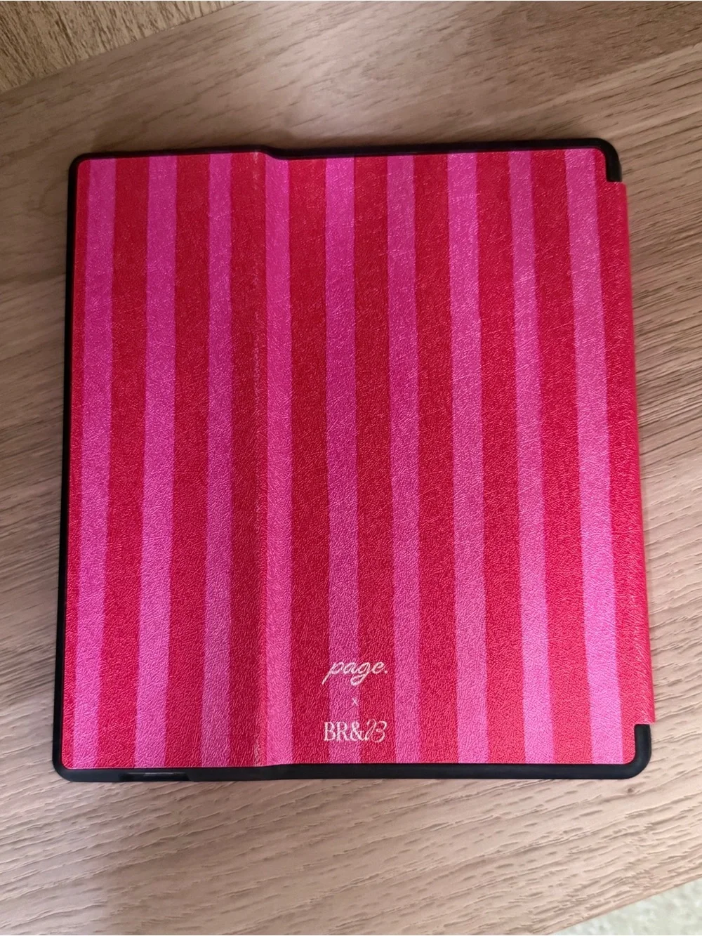 Amazon Kindle Oasis (Black) with USB Charging Cable